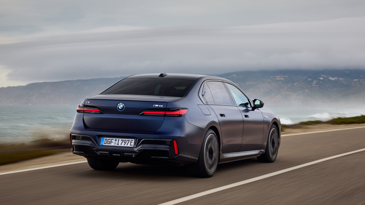 bilim kurgu filminden cikmis gibi yeni bmw panoramic idrive tanitildi 4 eMzESKhk