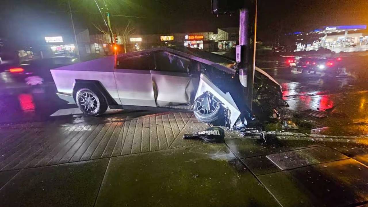 tesla cybertruck otonom ilerlerken direge girdi qaftKQeI