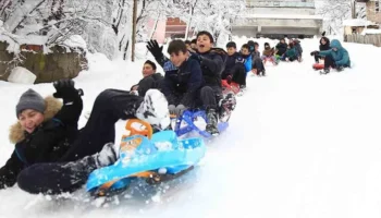 istanbulda kar yagisi nedeniyle okullar tatil edildi PNmxwKSr