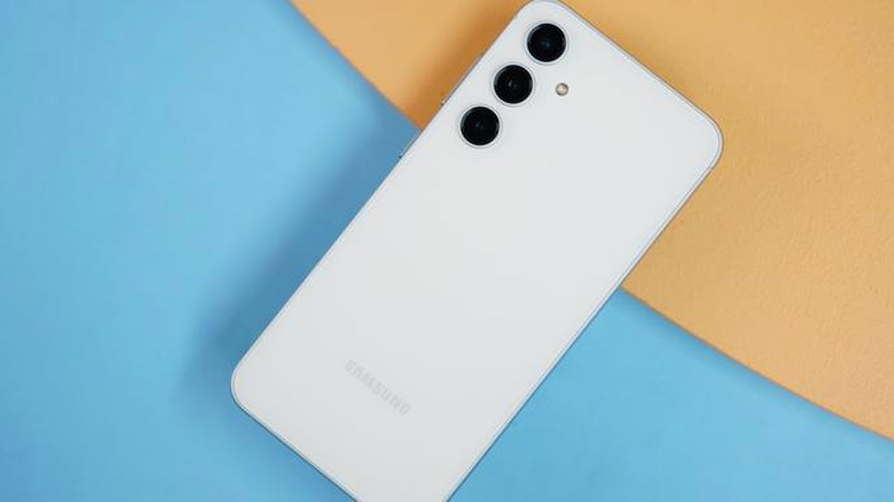 samsungun alti buyuk android guncellemesi alacak yeni telefonlari ortaya cikti 0 nuL5wn43