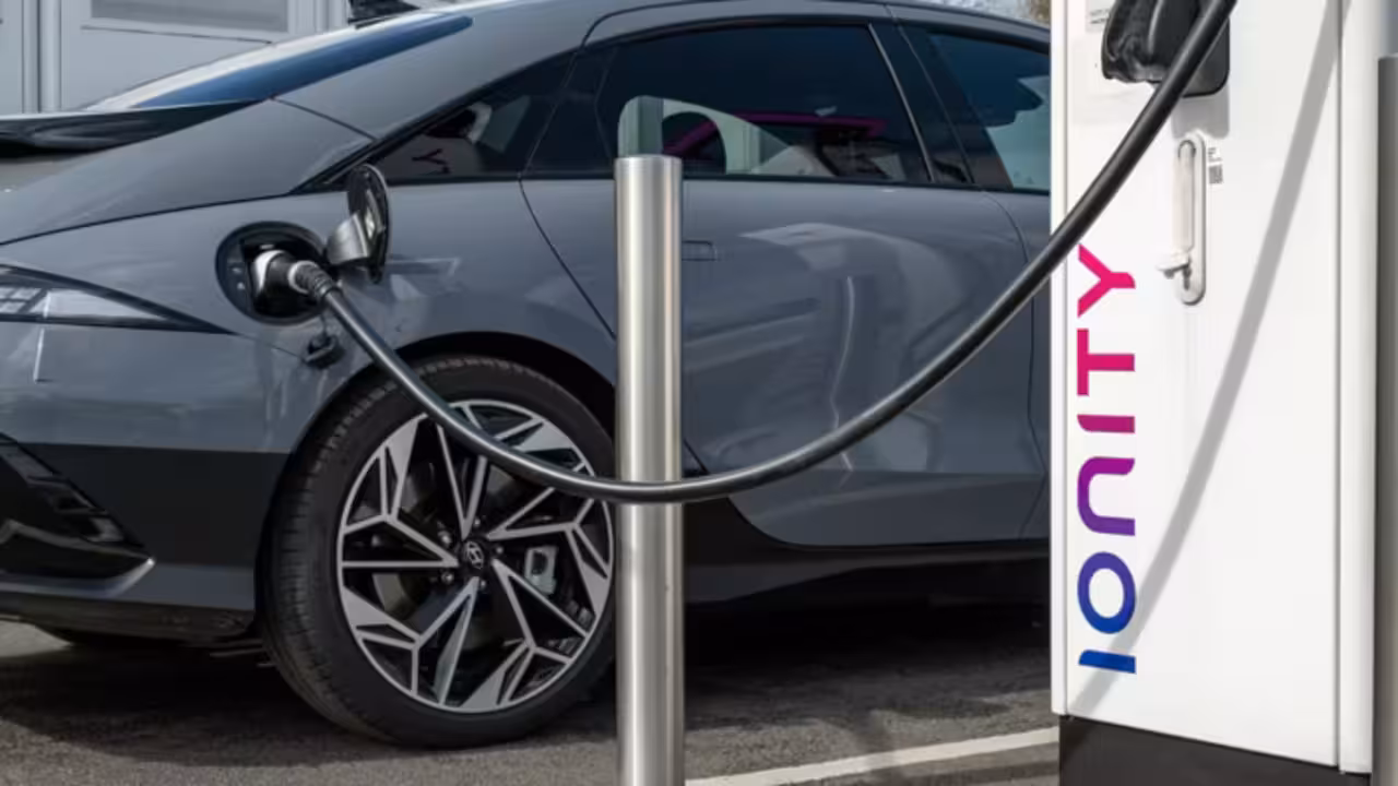 Hyundai, elektrikli araçlarında “tak ve şarj et” özelliği sunuyor! 1 hyundai elektrikli araclarinda tak ve sarj et ozelligi sunuyor 0 JMjlSjzh