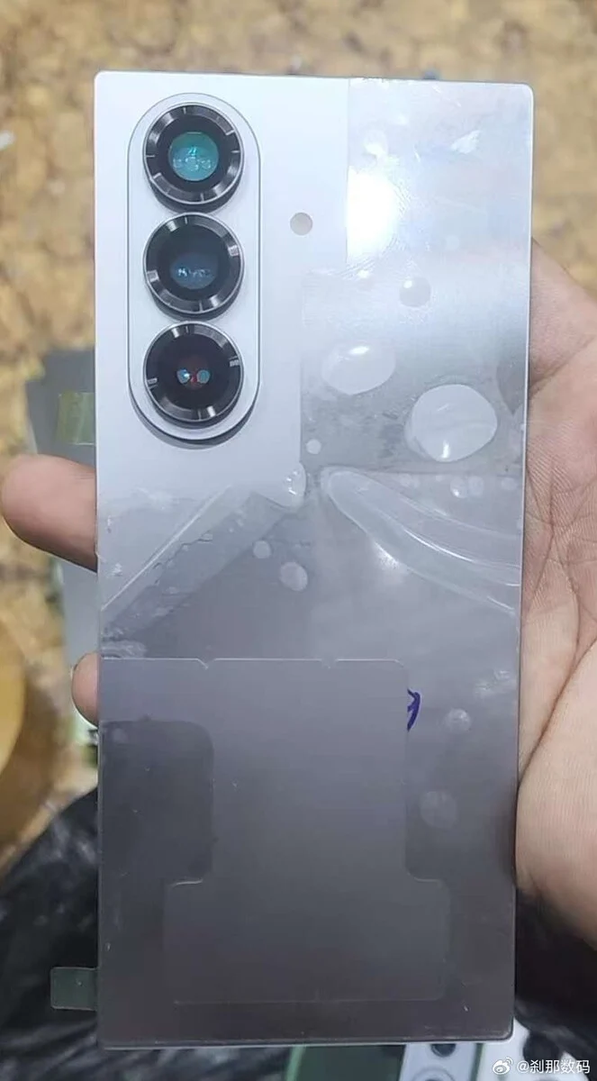 Samsung Galaxy Z Fold 7 kanlı canlı görüntülendi! 1 samsung galaxy z fold 7 kanli canli goruntulendi 0