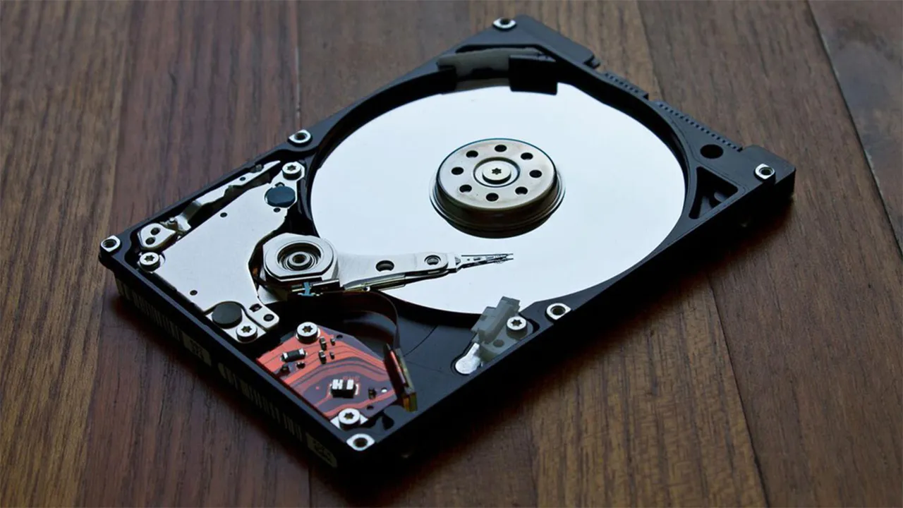 Seagate, 100 terabaytlık hard disk geliştiriyor! 1 seagate 100 terabaytlik hard disk gelistiriyor 0 EKbraWml