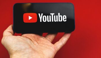 youtube cinsel icerikli videolarin gorsellerini bulaniklastiriyor OFau1s2Q