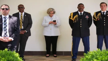 donald trumpin personel mudurunun telefonu hacklendi ciCUt6PU