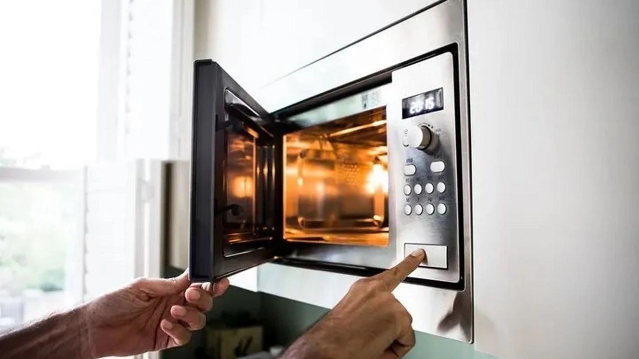 Evdeki eşyalarınızın bilimsel sırrı: Mikrodalga neden dönüyor? 1 evdeki esyalarinizin bilimsel sirri mikrodalga neden donuyor 0 eIEmGb55