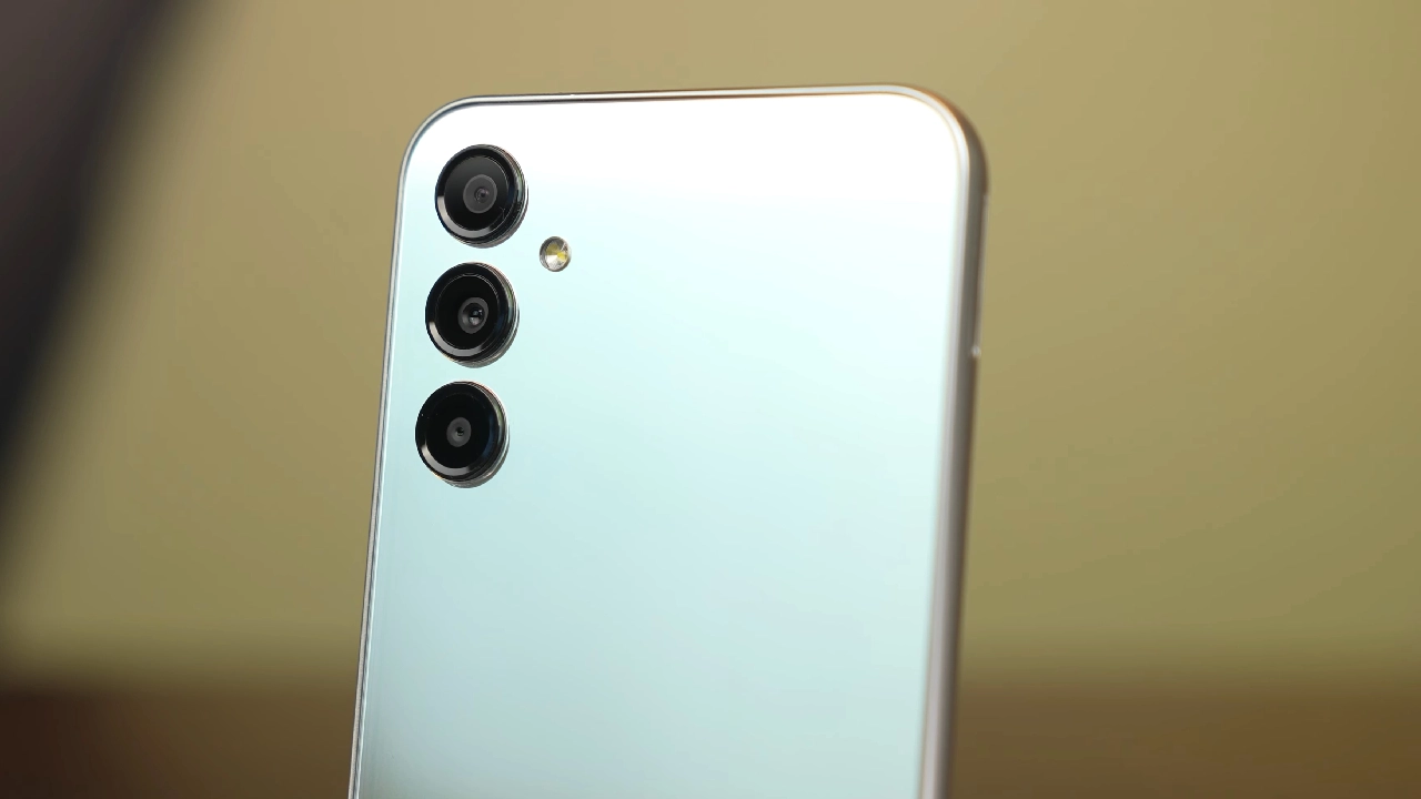 one ui 7 guncellemesi giris segment samsung modeli icin yayinda 0 zM5F6BPi