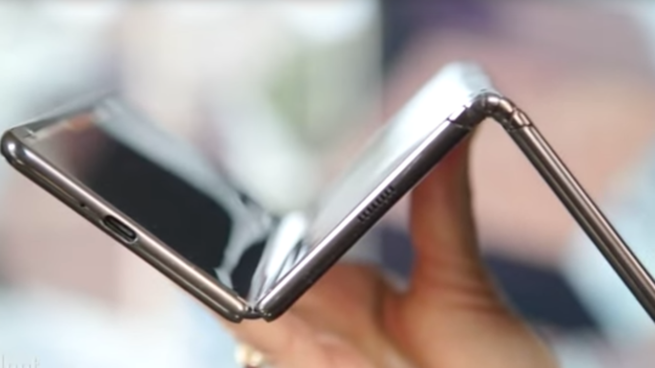 Samsung, üçe katlanabilen telefonu ile geliyor! 1 samsung uce katlanabilen telefonu ile geliyor 0 uMCalddB