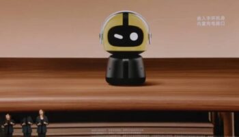 xiaomiden masaustu robot mi bandi akilli ekrana donusturen yeni dock tanitildi c1zkbxYu