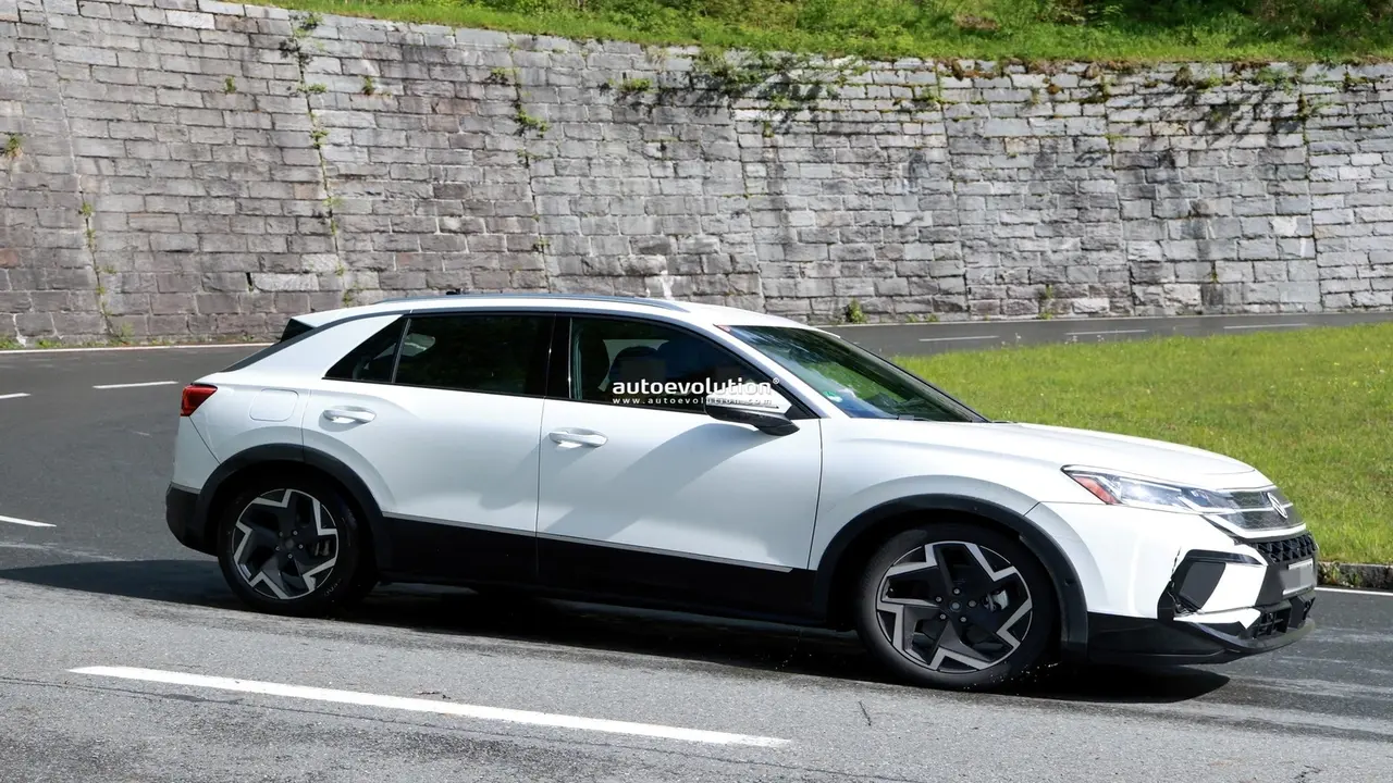 Yeni nesil Volkswagen T-Roc geliyor! İşte tasarımı 1 yeni nesil volkswagen t roc geliyor iste tasarimi 0 kqULPPAX