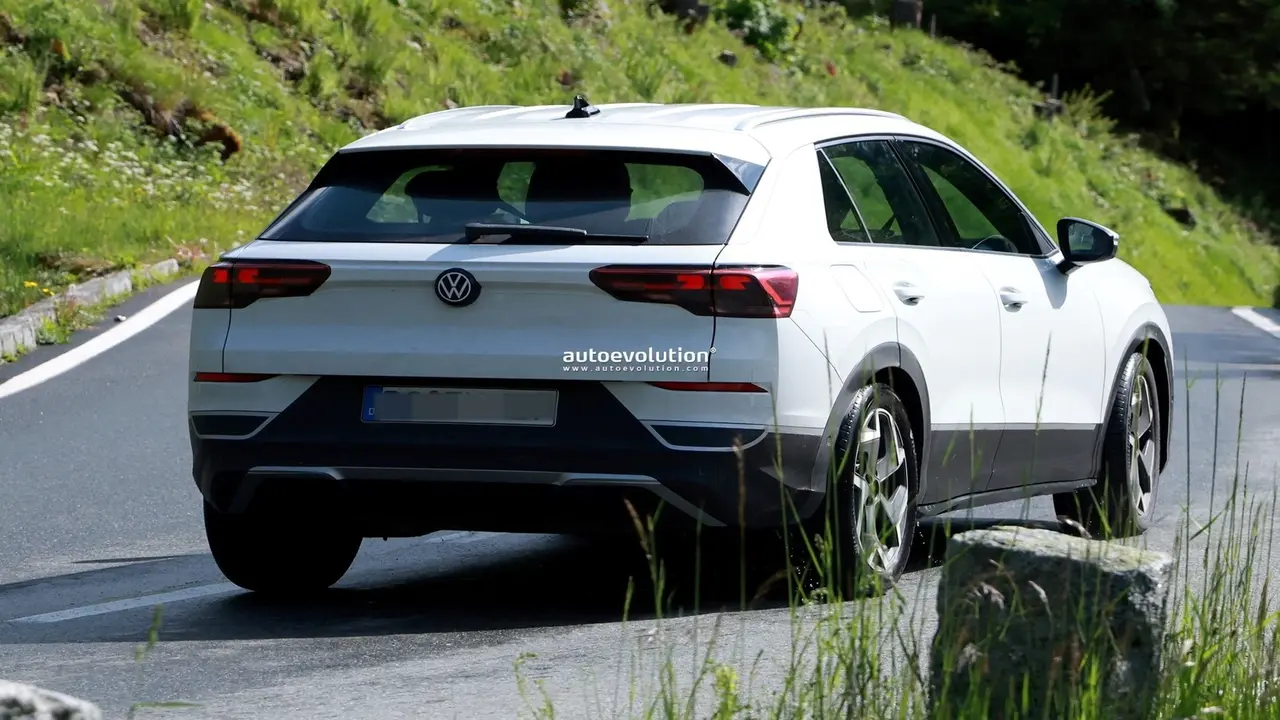 Yeni nesil Volkswagen T-Roc geliyor! İşte tasarımı 3 yeni nesil volkswagen t roc geliyor iste tasarimi 2 EJBGlXpb