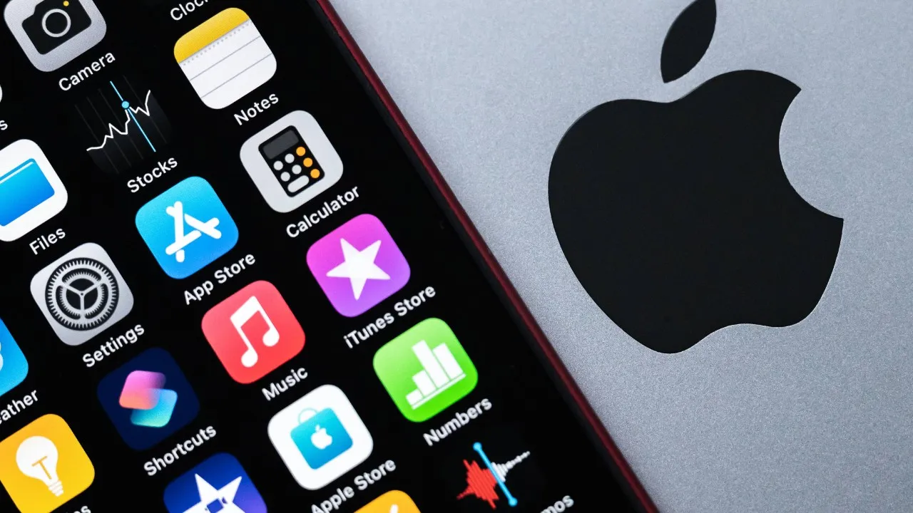 apple ilk kez magaza kapatiyor 0