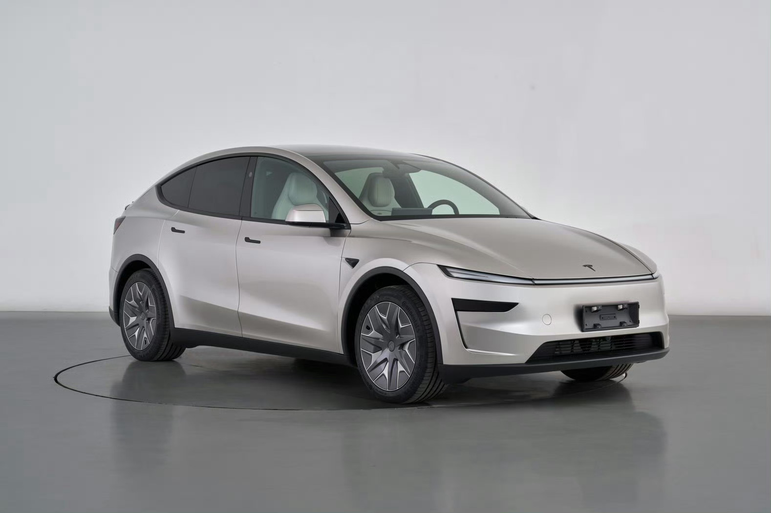 artik daha uzun yeni tesla model y l tanitildi 0
