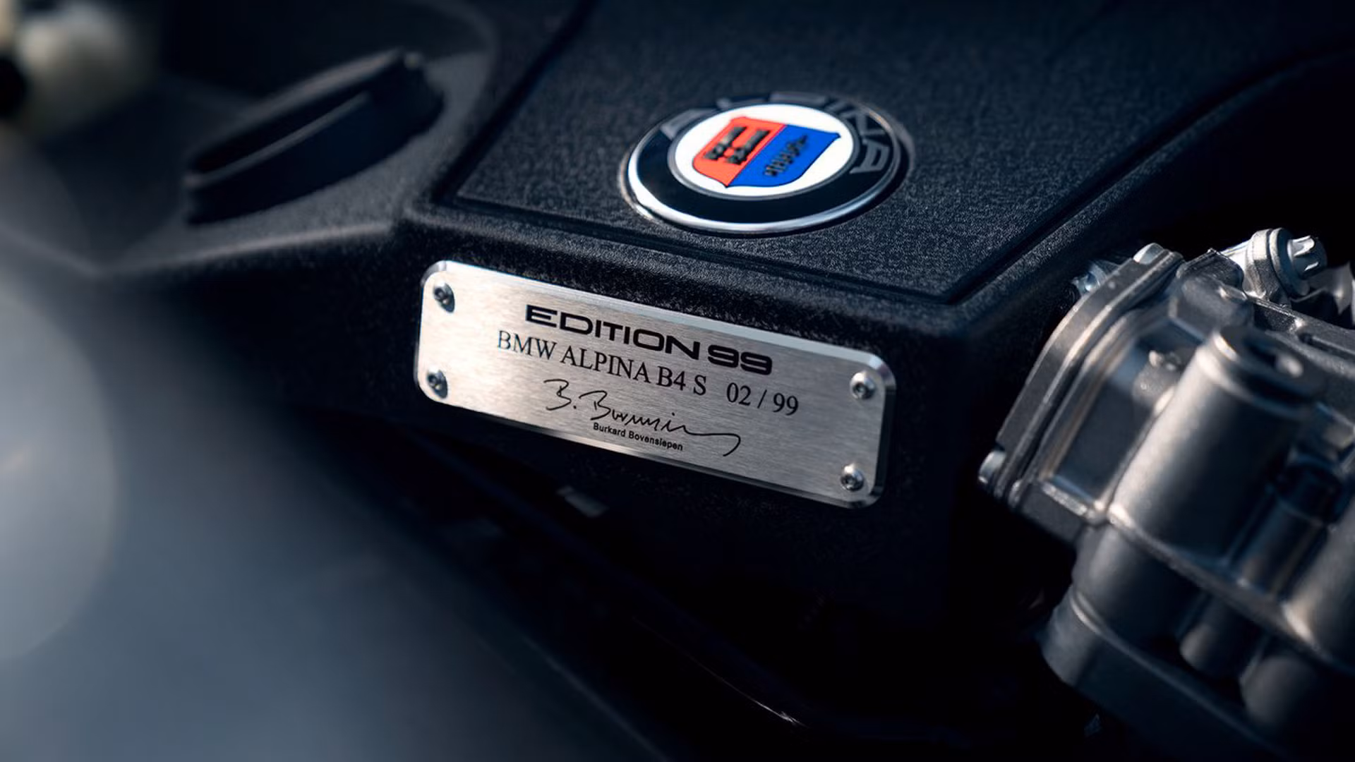 bmw alpinanin logosunu degistirdi iste yeni tasarim 1