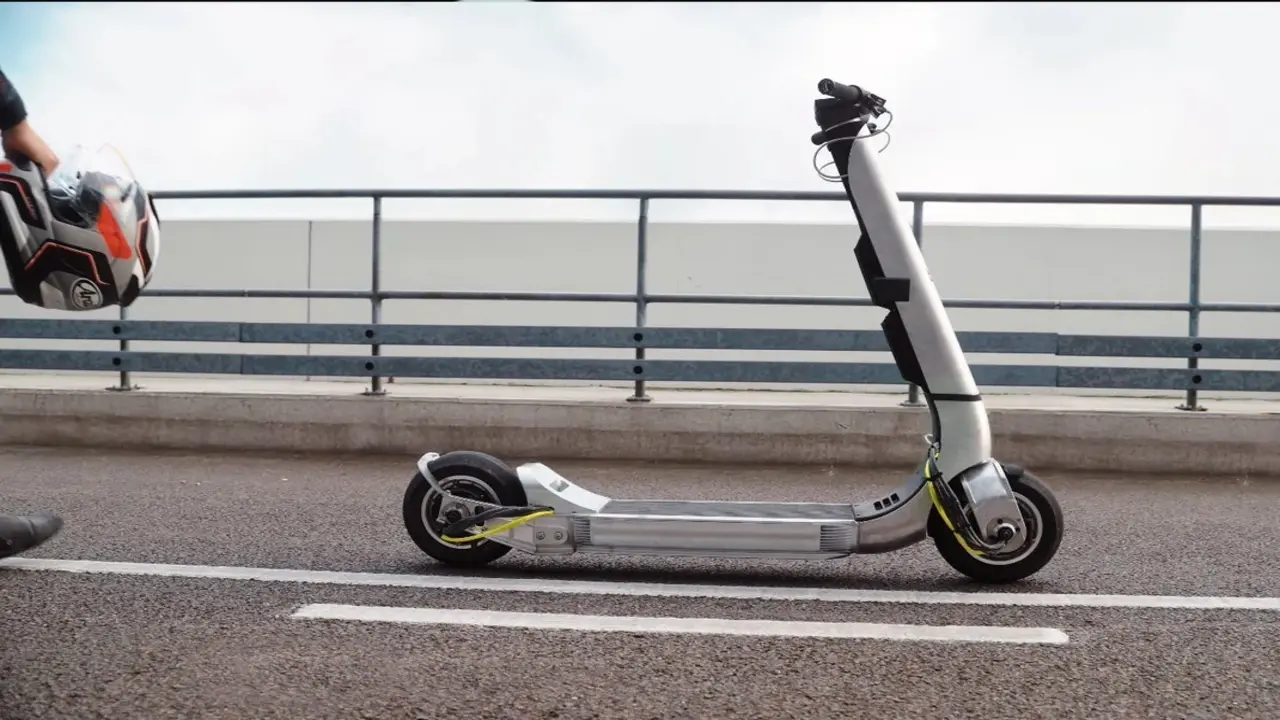 bu elektrikli scooter 160 kms hiza ulasabilir 0 8g9MA65b