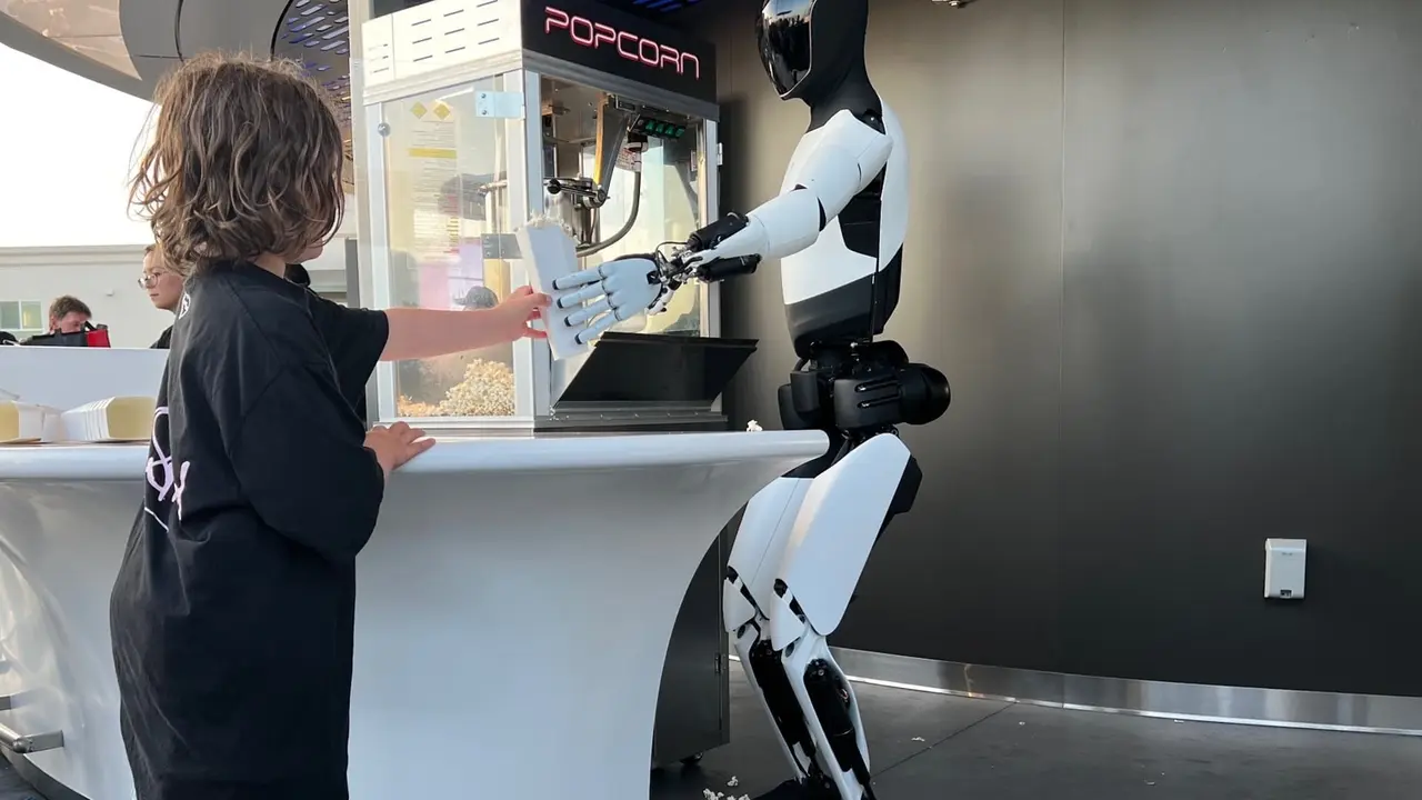 tesla hollywoodda restoran acti 0 q5H2U7Da