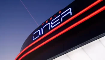 tesla hollywoodda restoran acti waOQm719