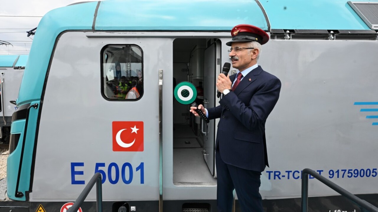 yerli elektrikli lokomotif ilk seferini tamamladi 0 rcnInEUH