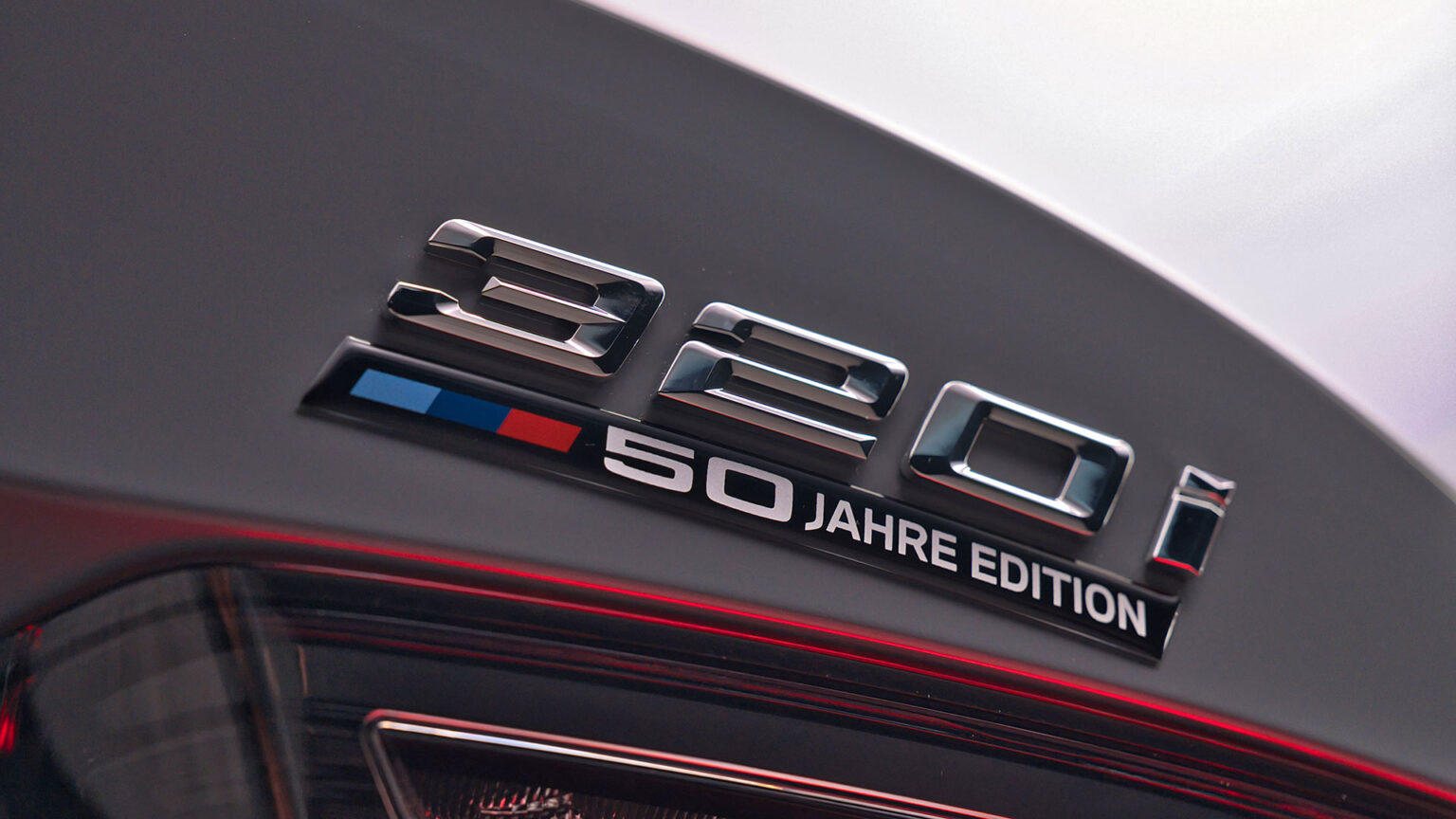 BMW 3 serisinin 50. yaşını Jahre Edition Edition’ı Türkiye’de satarak kutluyor 4 bmw 3 serisinin 50 yasini jahre edition editioni turkiyede satarak kutluyor 3 HSJ3wGTD