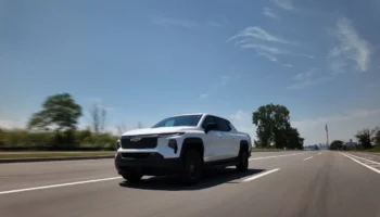 chevrolet silverado menzil rekoru kirdi tvllG3d5