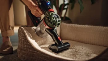 dyson yeni v8 cyclone modelini tanitti JY8WJDE1
