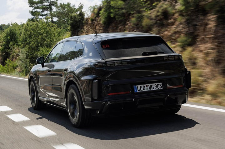 Elektrikli Porsche Cayenne şarj sorununu ortadan kaldırıyor 1 elektrikli porsche cayenne sarj sorununu ortadan kaldiriyor 0 KM89fiKO