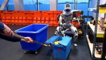 ev isleri boston dynamics robotuna emanet VnVr3w3W