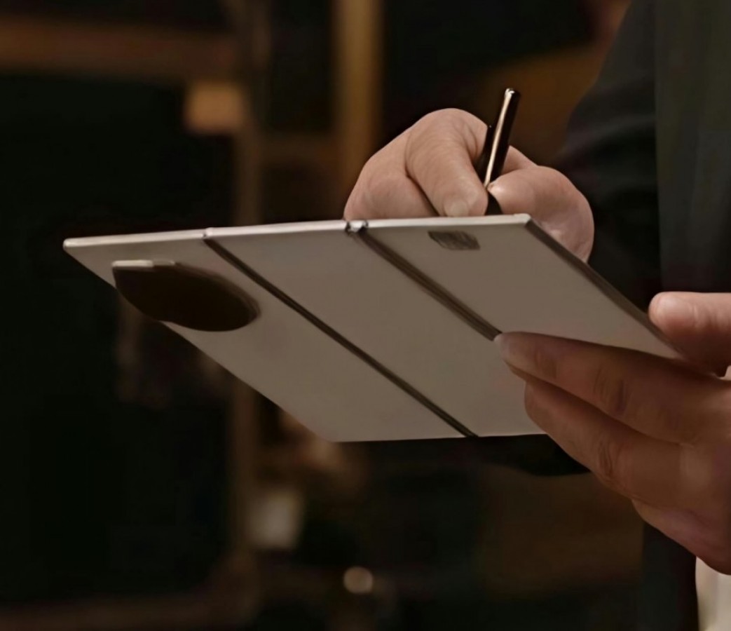 Huawei’den üçe katlanabilen bir telefon daha geliyor 2 huaweiden uce katlanabilen bir telefon daha geliyor 1 kFM1WmXI