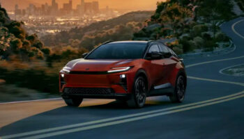 yeni toyota c hr elektrikli modeli 2026da geliyor mKIajTfT