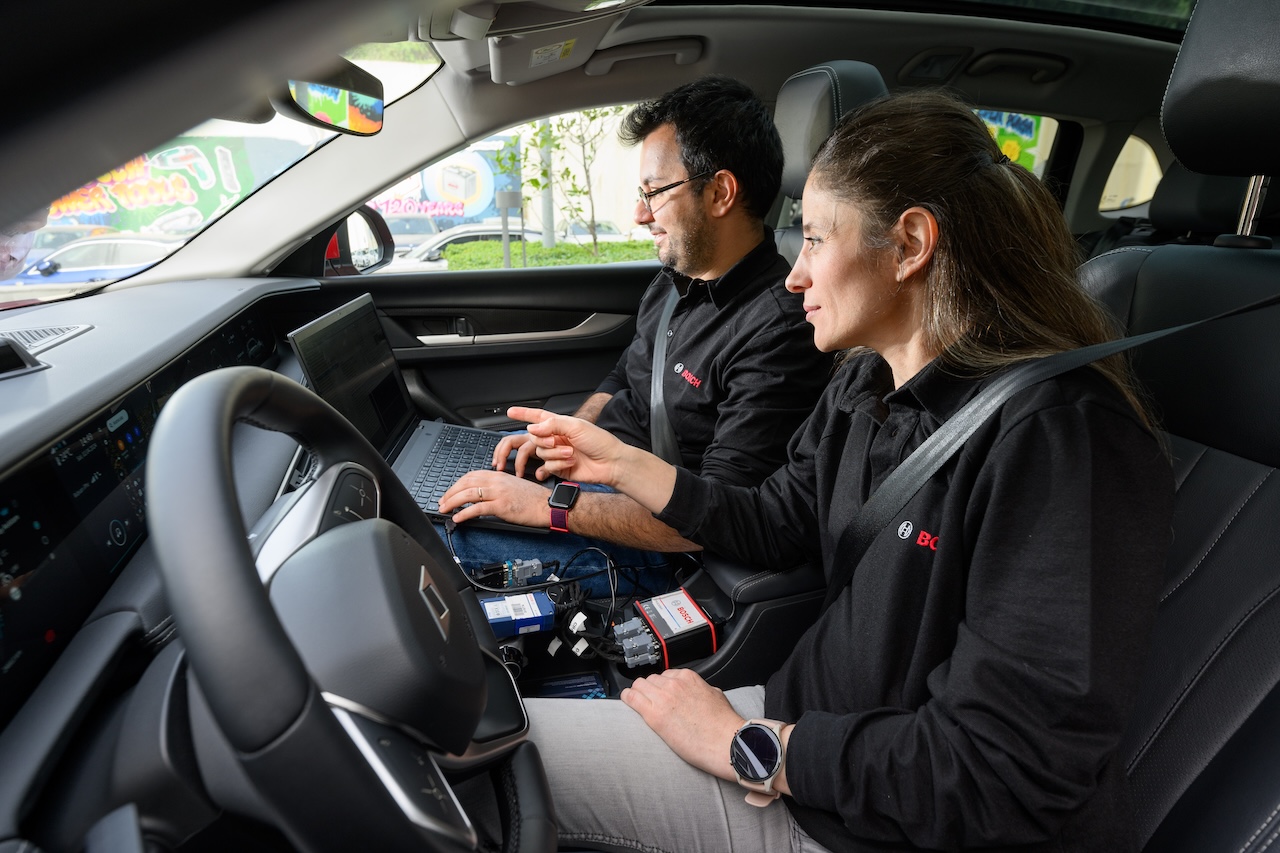 Bosch akıllı donanım ve yazılım çözümleriyle yeni araç dünyasını şekillendiriyor 2 bosch akilli donanim ve yazilim cozumleriyle yeni arac dunyasini sekillendiriyor 1 hW9U3V3K