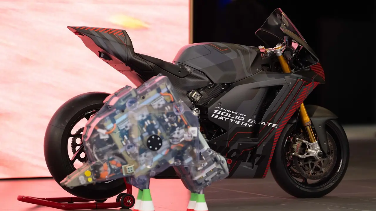 ducati kati hal bataryali motosikletini tanitti 0 PuHlIqzC