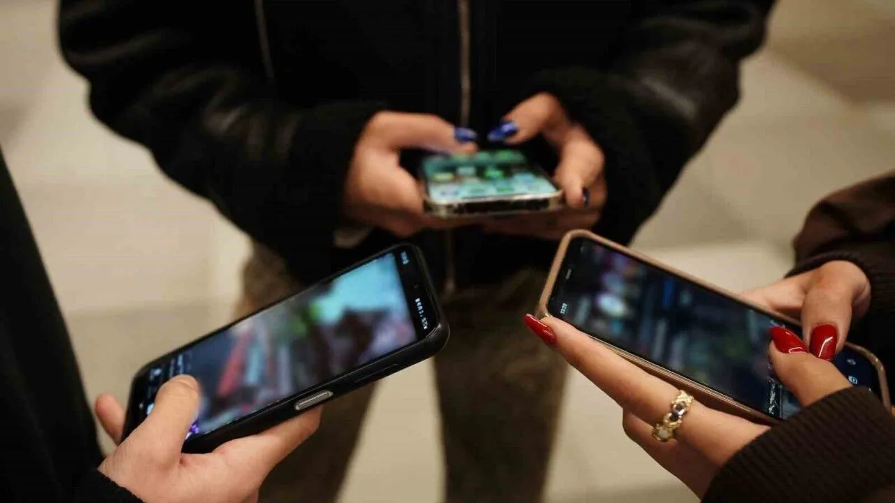 15 Yaş Altına Sosyal Medya Yasaklanıyor! 2 15 yas altina sosyal medya yasaklaniyor 0 LDu25ONv