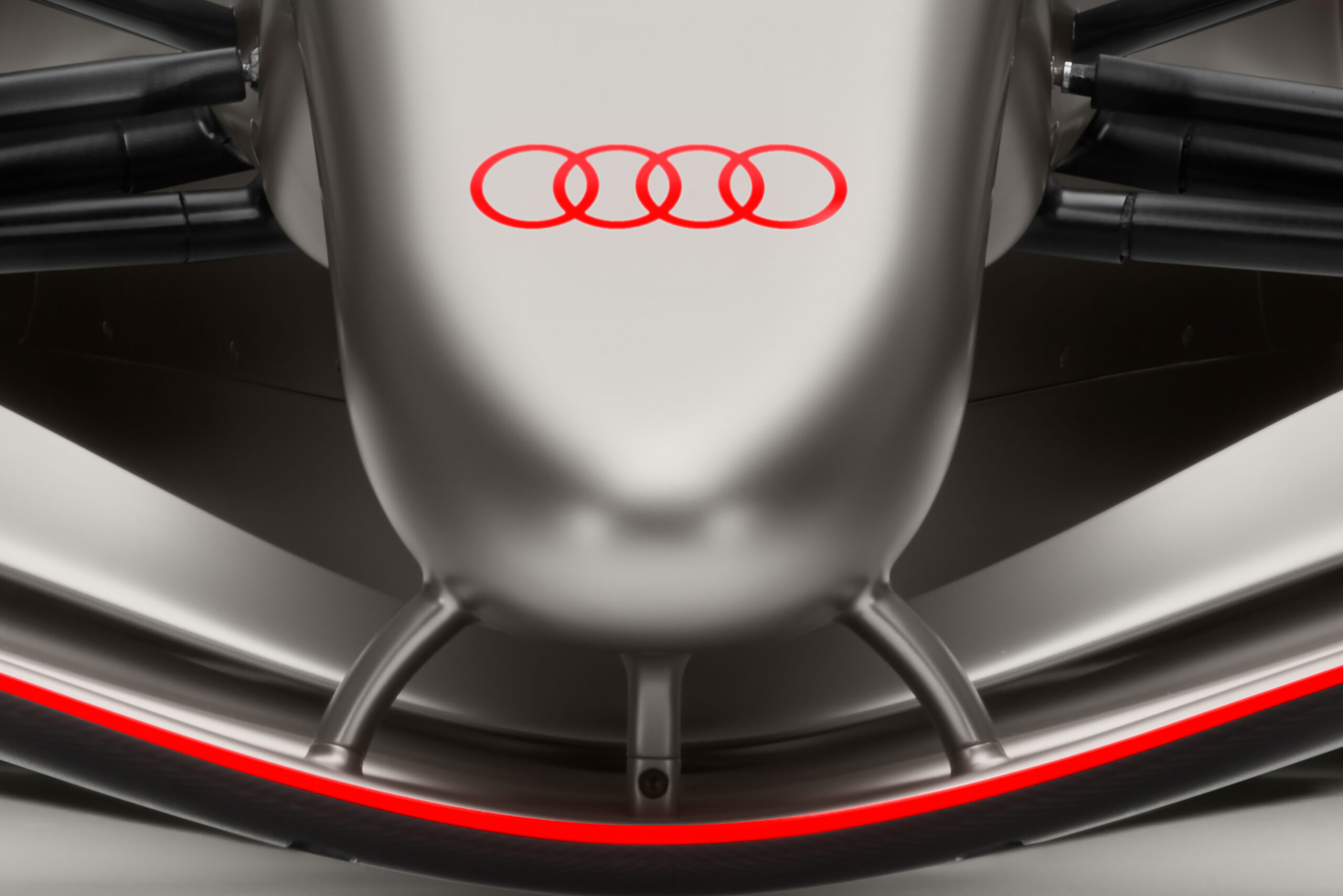 Audi F1 Aracı 2026 İlk Kez Çalıştırıldı