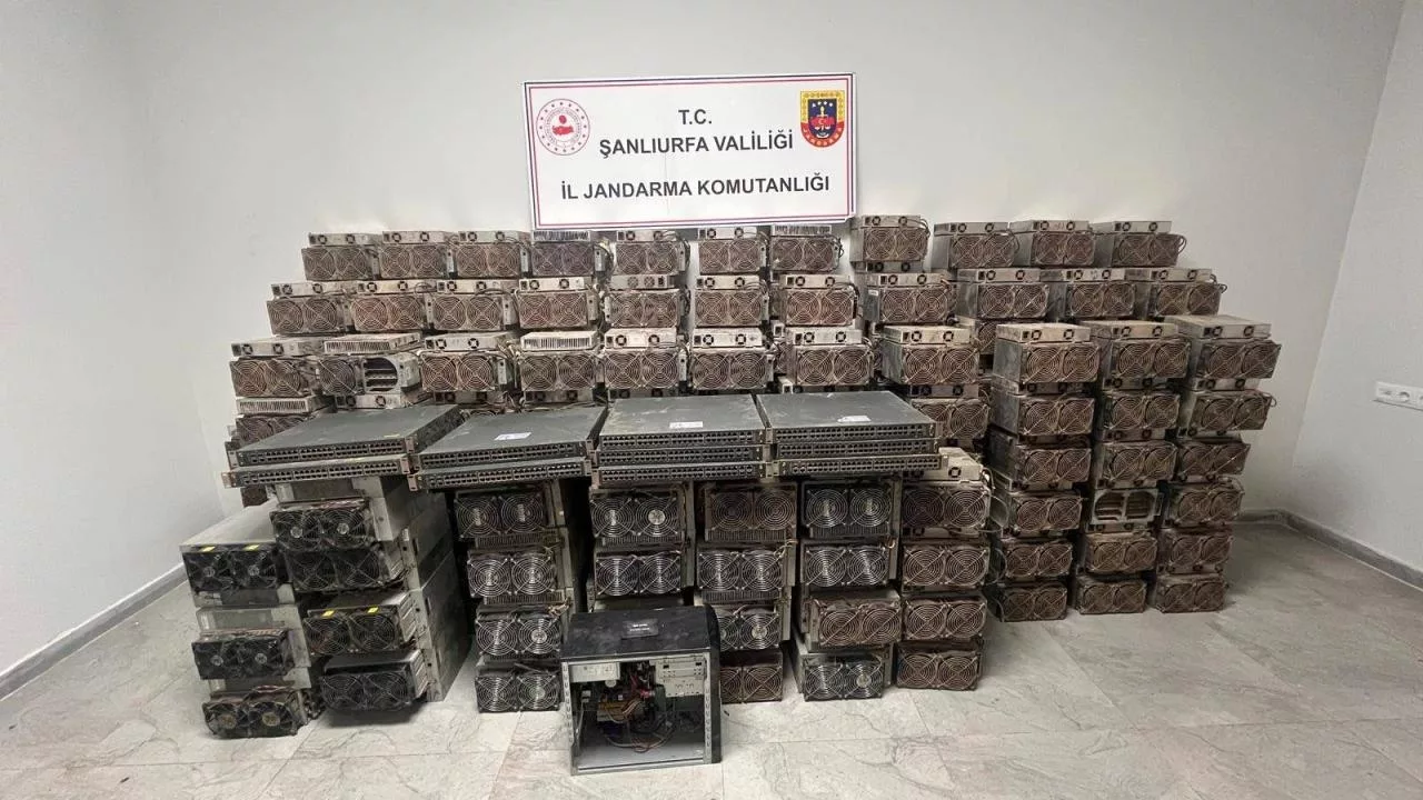 Ahırda Kaçak Elektrikle Kripto Para Ürettiler! 2 ahirda kacak elektrikle kripto para urettiler 0 45Y6RJTi