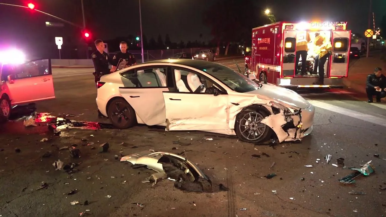 İstanbul’da Otopilottaki Tesla Kaza Yaptı: Cevap Şaşırttı!